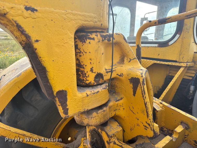 image for item ER2294 1964 John Deere 5010 elevating scraper