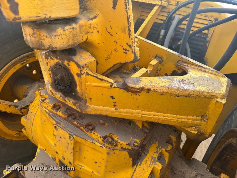 image for item ER2294 1964 John Deere 5010 elevating scraper