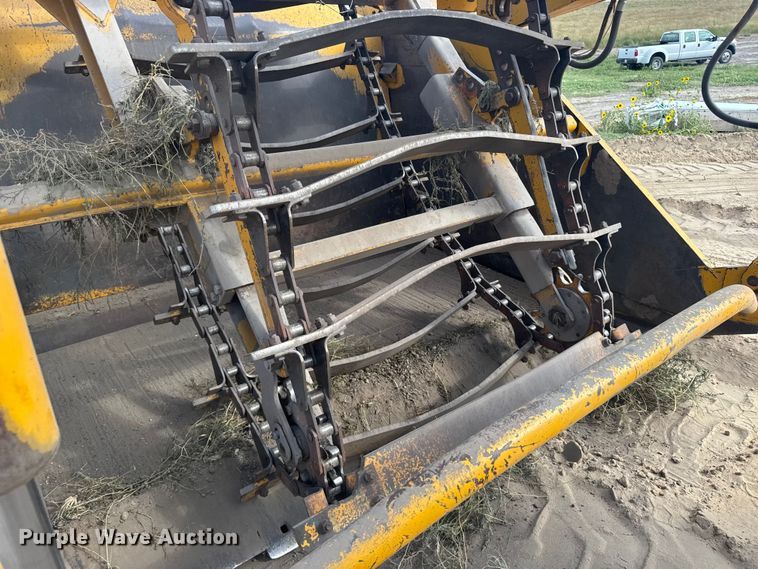 image for item ER2294 1964 John Deere 5010 elevating scraper