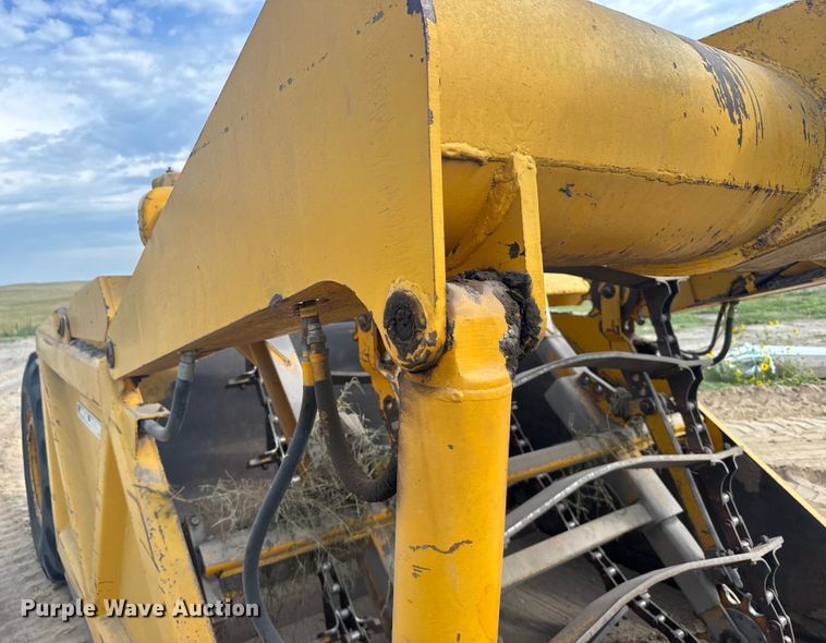 image for item ER2294 1964 John Deere 5010 elevating scraper