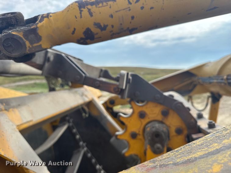 image for item ER2294 1964 John Deere 5010 elevating scraper