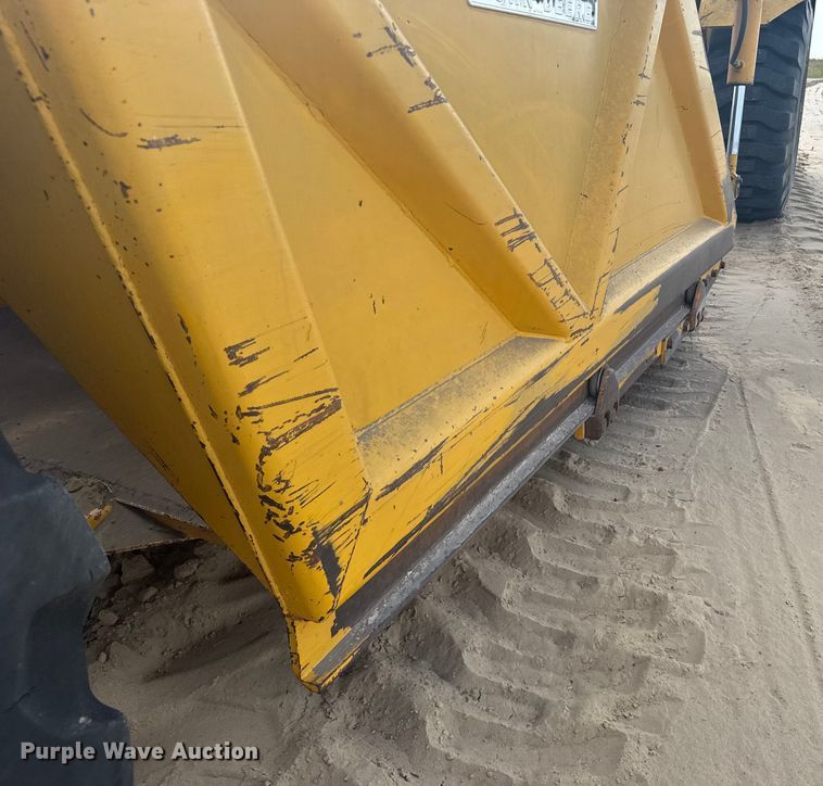 image for item ER2294 1964 John Deere 5010 elevating scraper