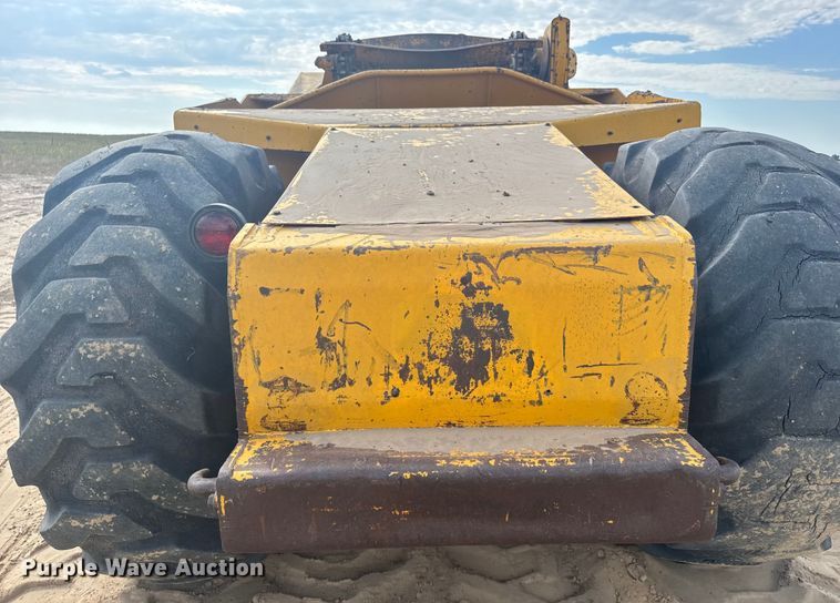 image for item ER2294 1964 John Deere 5010 elevating scraper