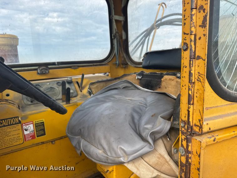 image for item ER2294 1964 John Deere 5010 elevating scraper