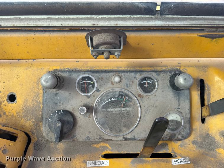 image for item ER2294 1964 John Deere 5010 elevating scraper