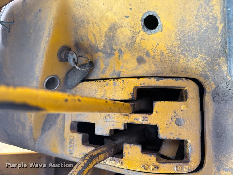 image for item ER2294 1964 John Deere 5010 elevating scraper