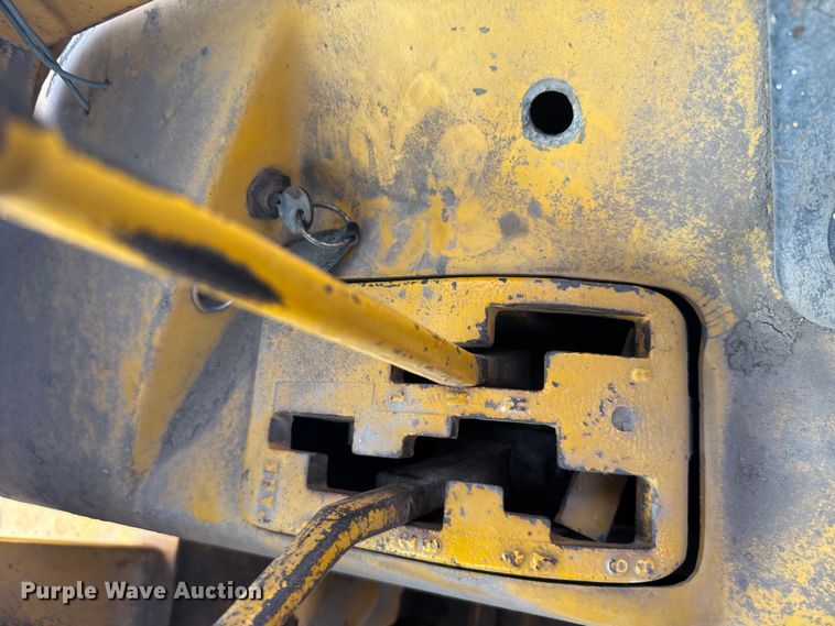 image for item ER2294 1964 John Deere 5010 elevating scraper