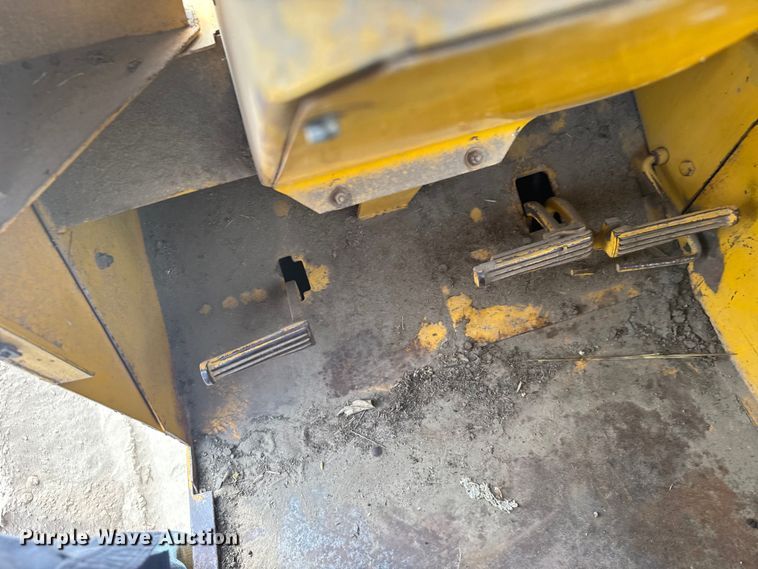 image for item ER2294 1964 John Deere 5010 elevating scraper