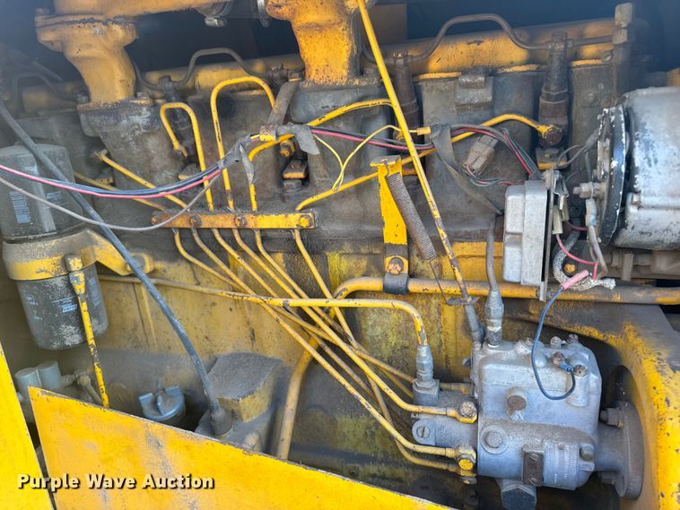 image for item ER2294 1964 John Deere 5010 elevating scraper