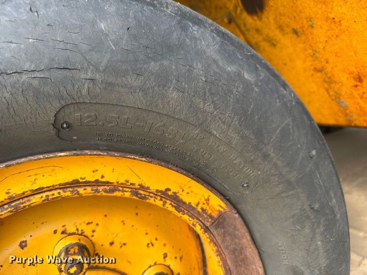 image for item ER2294 1964 John Deere 5010 elevating scraper