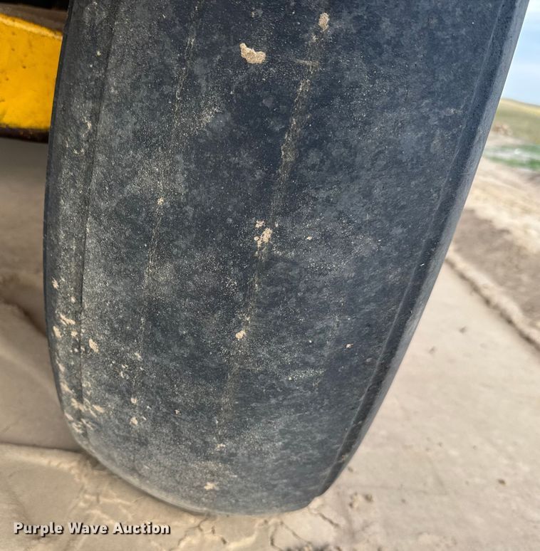 image for item ER2294 1964 John Deere 5010 elevating scraper