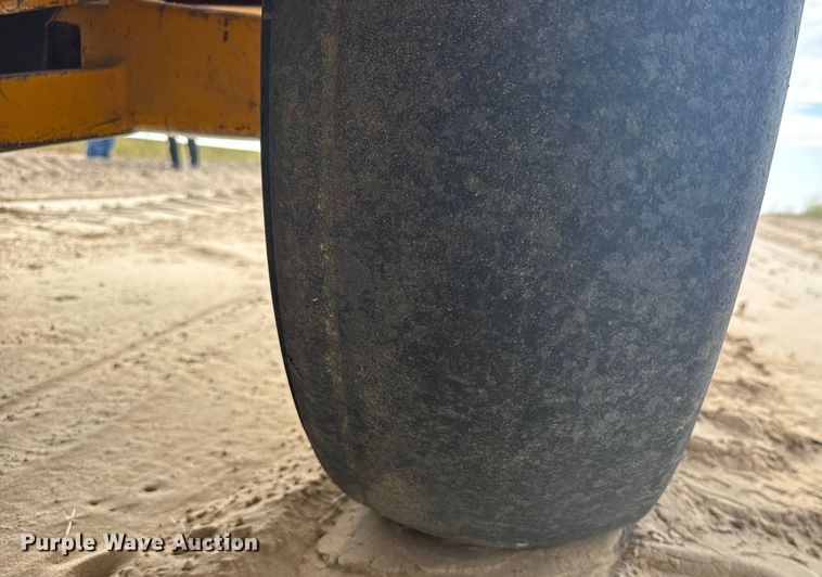 image for item ER2294 1964 John Deere 5010 elevating scraper