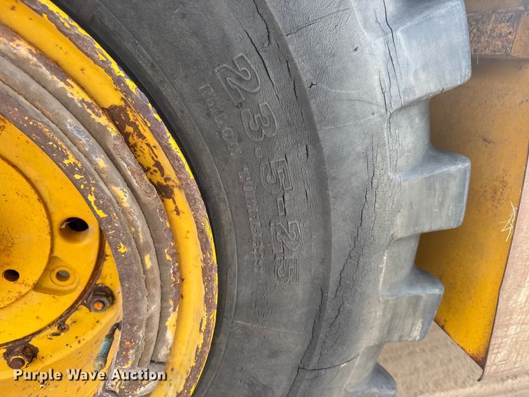 image for item ER2294 1964 John Deere 5010 elevating scraper