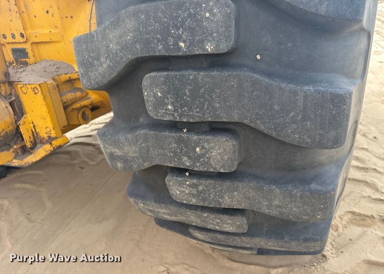 image for item ER2294 1964 John Deere 5010 elevating scraper