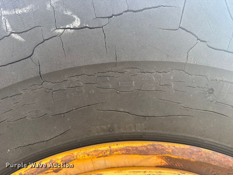 image for item ER2294 1964 John Deere 5010 elevating scraper