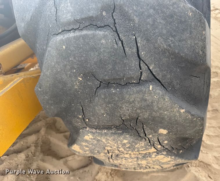 image for item ER2294 1964 John Deere 5010 elevating scraper