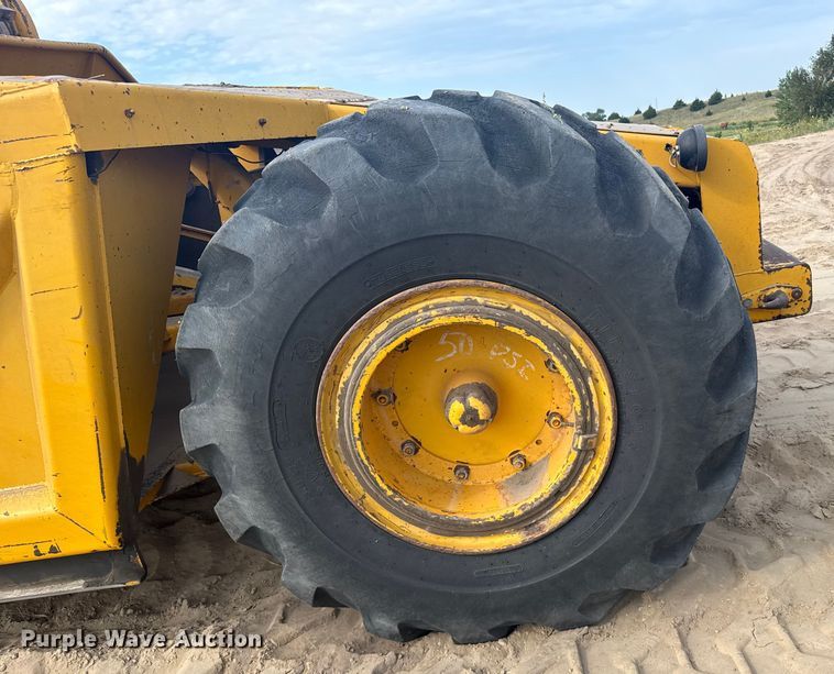 image for item ER2294 1964 John Deere 5010 elevating scraper