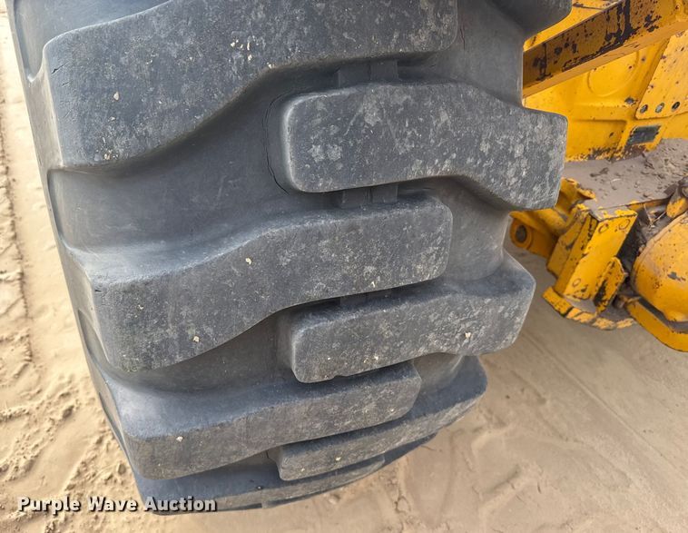 image for item ER2294 1964 John Deere 5010 elevating scraper