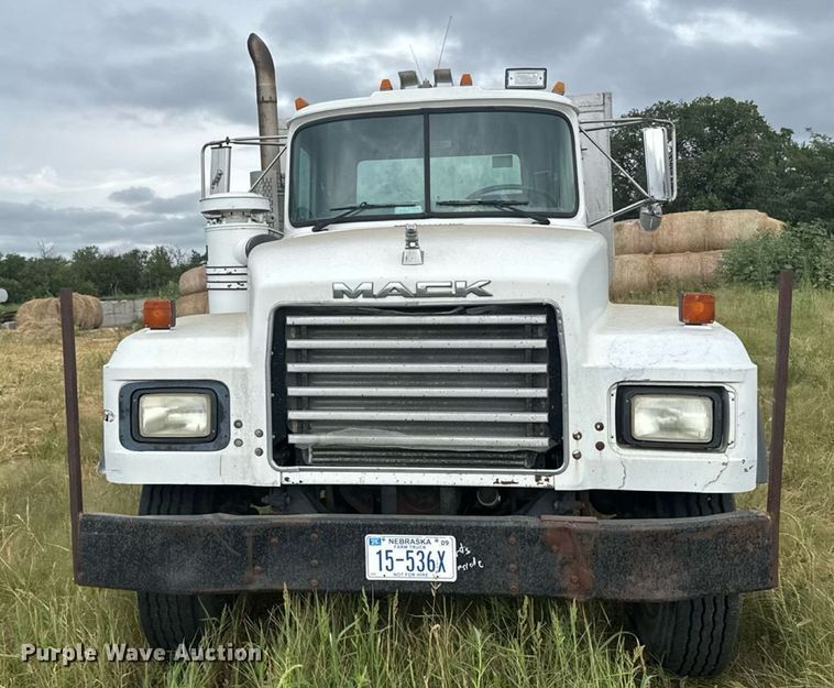 image for item ER2297 1993 Mack RD600GK dump truck