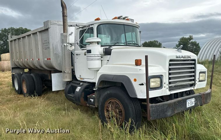 image for item ER2297 1993 Mack RD600GK dump truck