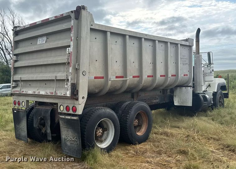 image for item ER2297 1993 Mack RD600GK dump truck