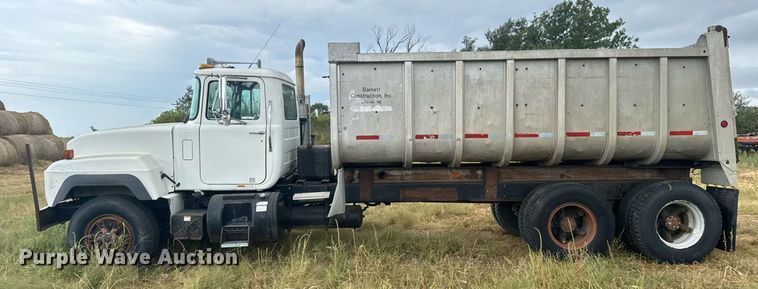 image for item ER2297 1993 Mack RD600GK dump truck
