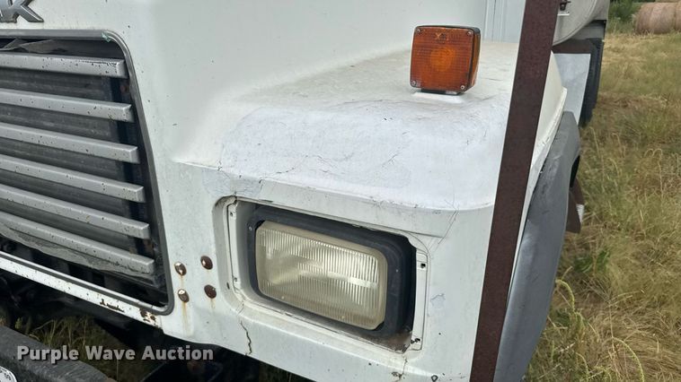 image for item ER2297 1993 Mack RD600GK dump truck