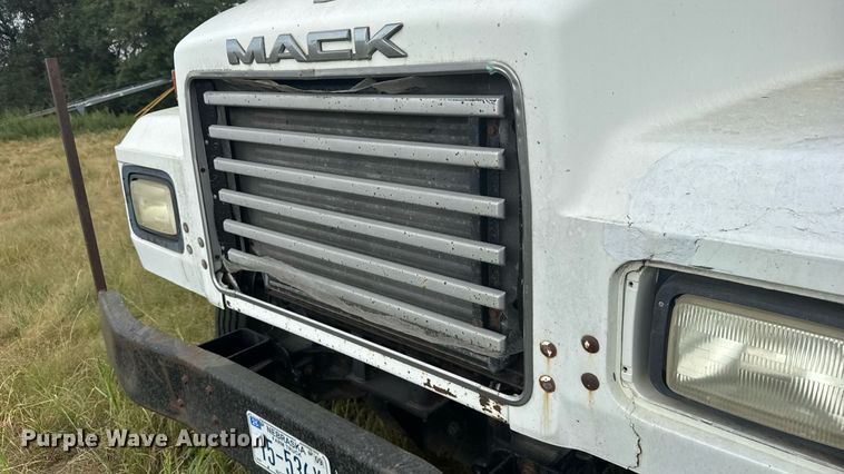 image for item ER2297 1993 Mack RD600GK dump truck
