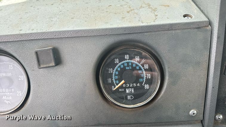 image for item ER2297 1993 Mack RD600GK dump truck