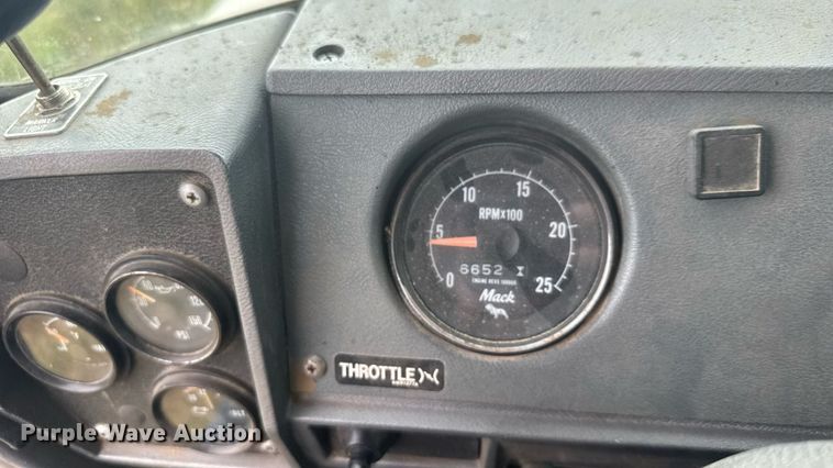 image for item ER2297 1993 Mack RD600GK dump truck