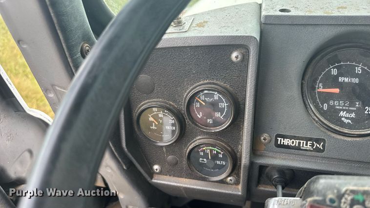 image for item ER2297 1993 Mack RD600GK dump truck