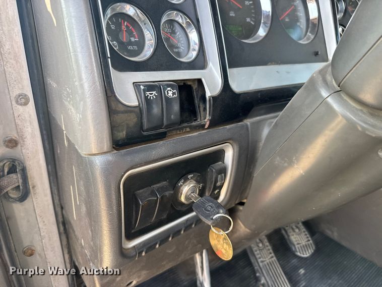 image for item ER2334 2007 Kenworth T800 ready mix truck