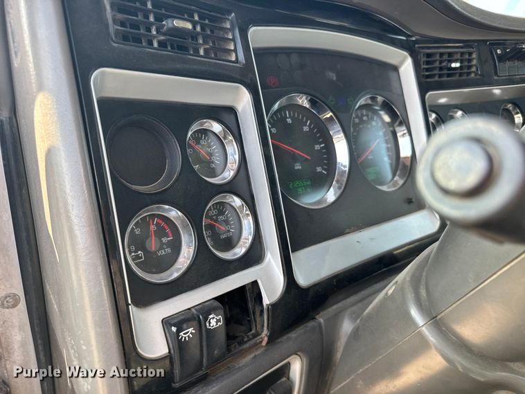 image for item ER2334 2007 Kenworth T800 ready mix truck