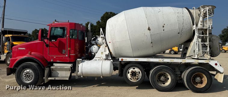 image for item ER2335 2002 Kenworth T800 ready mix truck