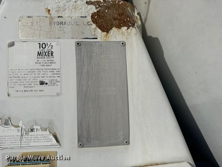 image for item ER2335 2002 Kenworth T800 ready mix truck