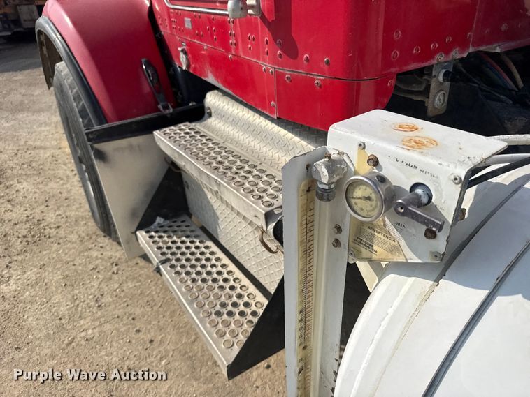 image for item ER2335 2002 Kenworth T800 ready mix truck