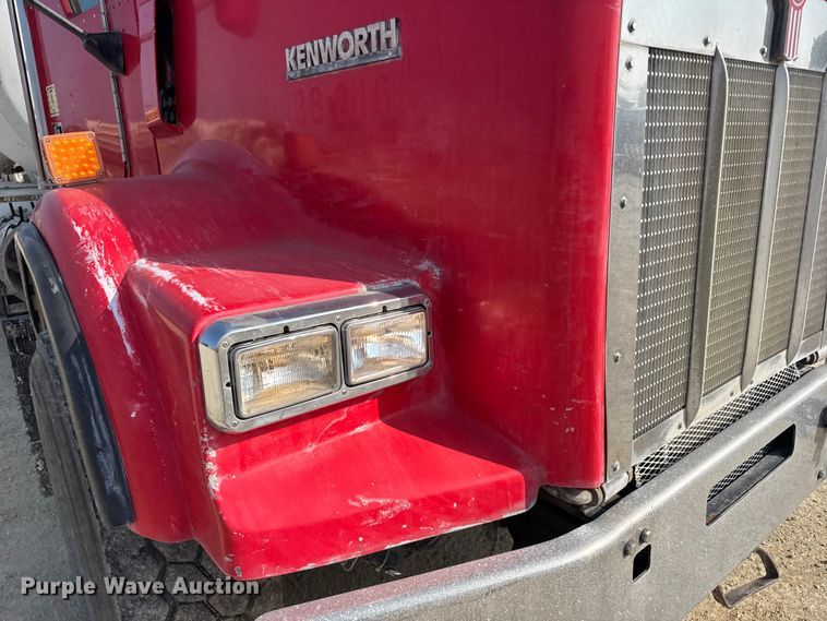 image for item ER2335 2002 Kenworth T800 ready mix truck