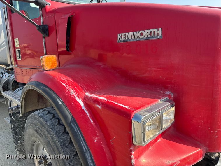 image for item ER2335 2002 Kenworth T800 ready mix truck