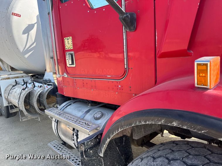 image for item ER2335 2002 Kenworth T800 ready mix truck