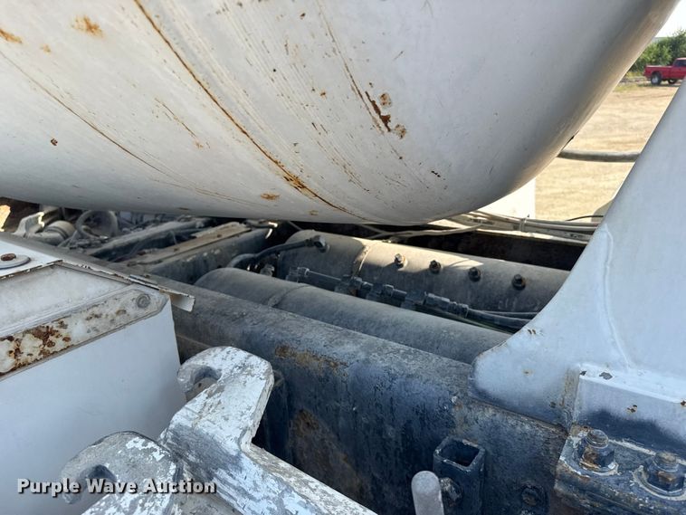 image for item ER2335 2002 Kenworth T800 ready mix truck