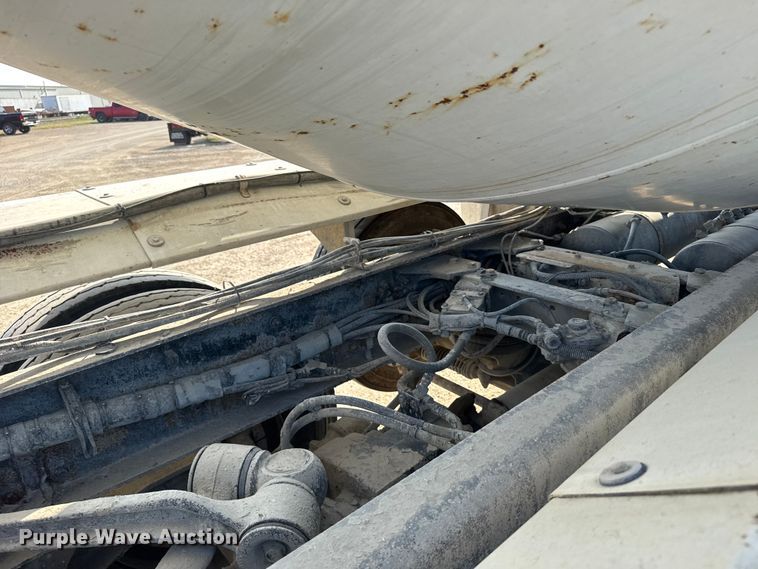 image for item ER2335 2002 Kenworth T800 ready mix truck