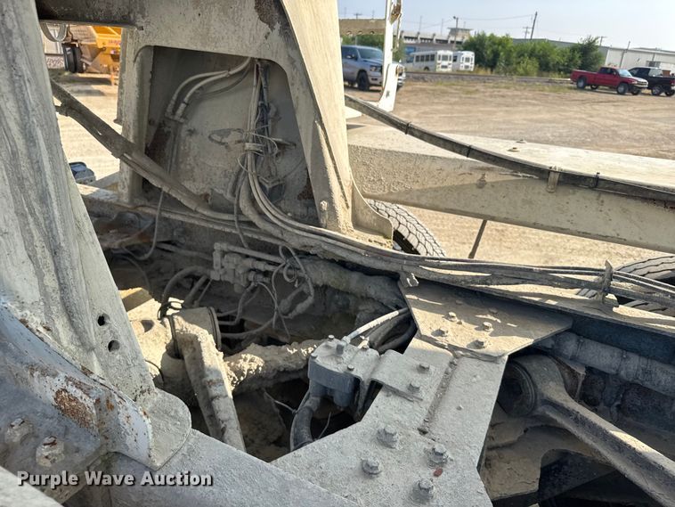 image for item ER2335 2002 Kenworth T800 ready mix truck