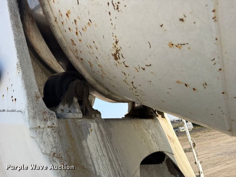 image for item ER2335 2002 Kenworth T800 ready mix truck