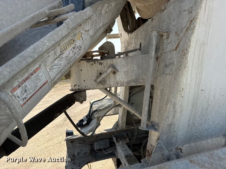 image for item ER2335 2002 Kenworth T800 ready mix truck