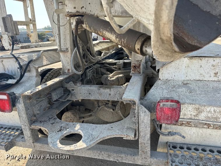 image for item ER2335 2002 Kenworth T800 ready mix truck