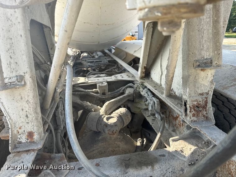 image for item ER2335 2002 Kenworth T800 ready mix truck