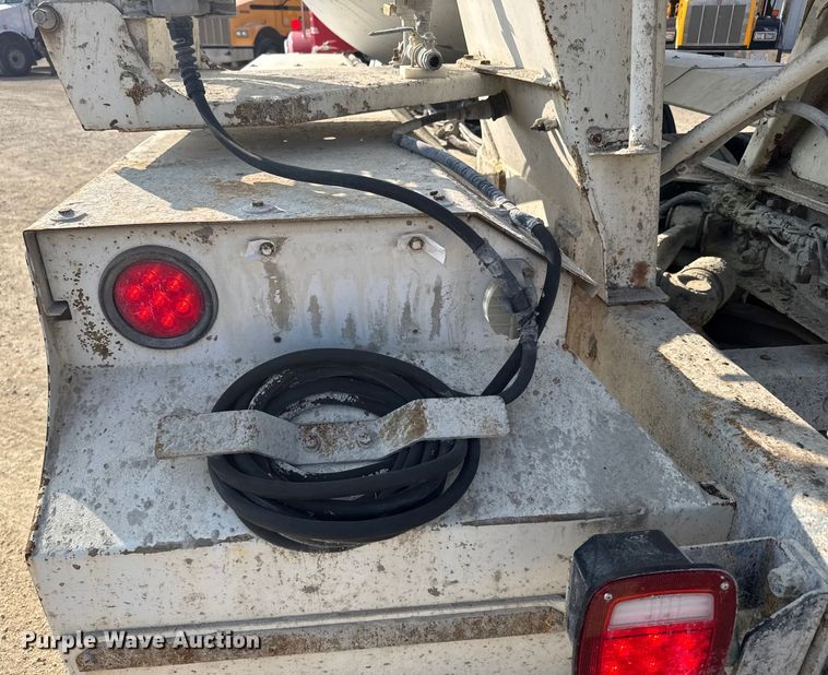 image for item ER2335 2002 Kenworth T800 ready mix truck