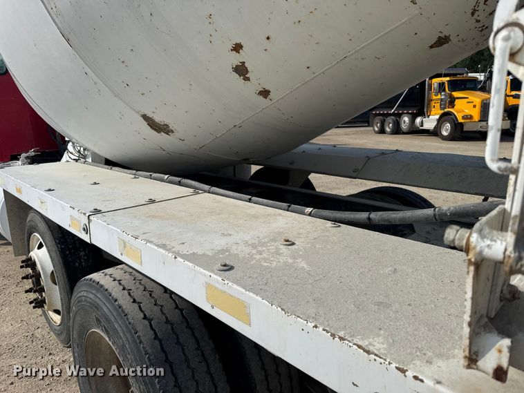image for item ER2335 2002 Kenworth T800 ready mix truck