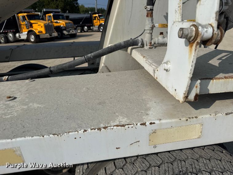image for item ER2335 2002 Kenworth T800 ready mix truck