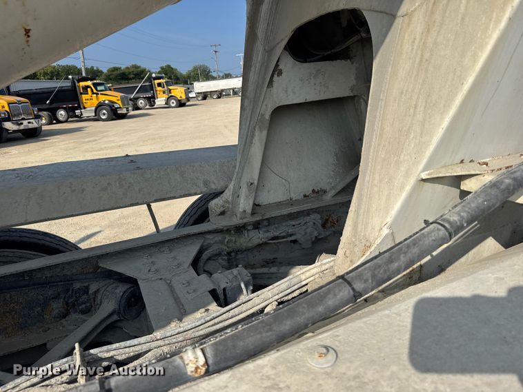 image for item ER2335 2002 Kenworth T800 ready mix truck